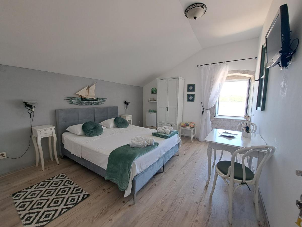 Heritage Rooms Kut Vis Exterior foto